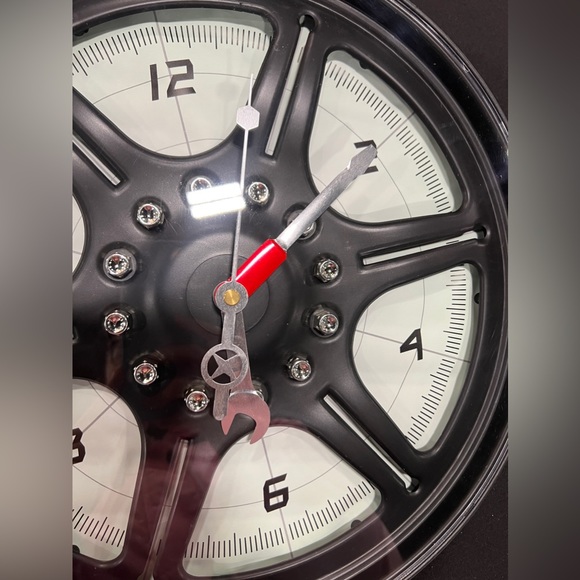 New Tire Wall Clock - Picture 4 of 5